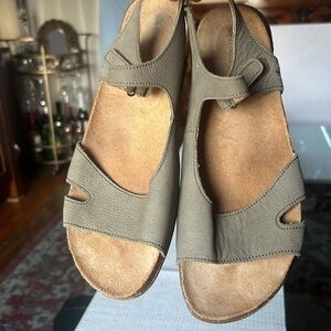 El Naturalista women’s sandals 42 , leather green